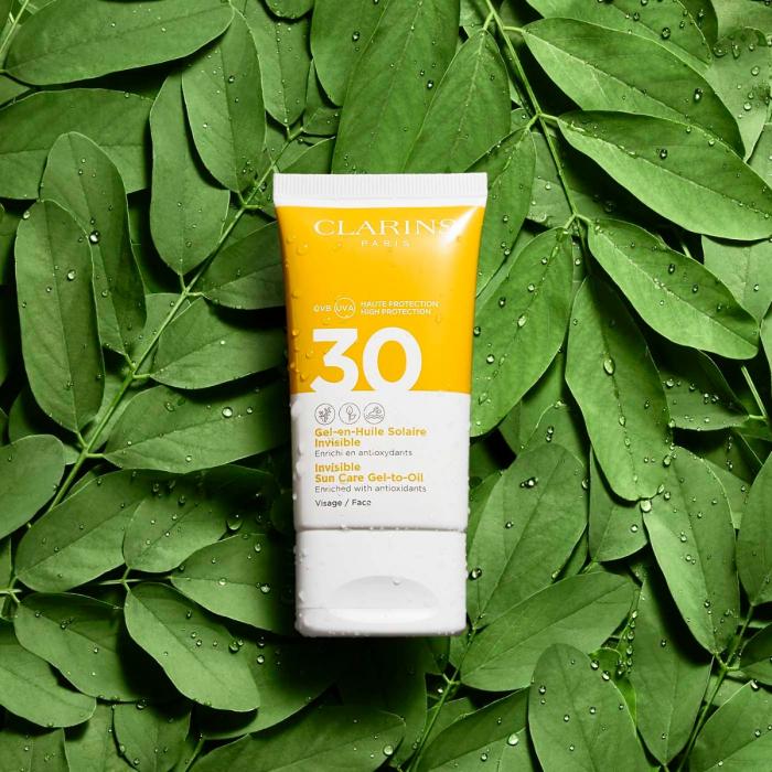 Clarins Sun Invisible Facial Sun Care Gel-to-Oil SPF 30
