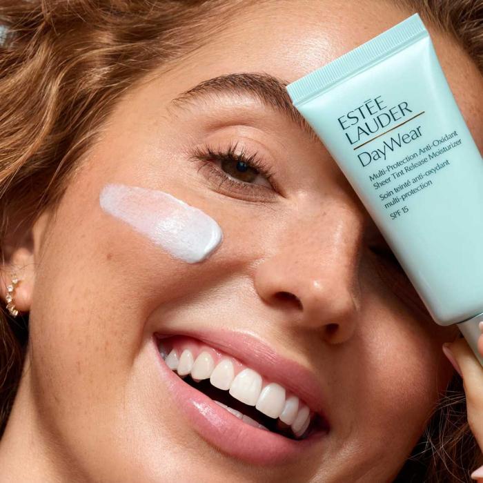 Estee Lauder DayWear Sheer Tint Release Multi-Protection Anti-Oxidant Moisturizer SPF15